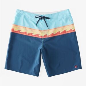 Billabong Men's momentum pro board shorts, size 36 blue colorblock